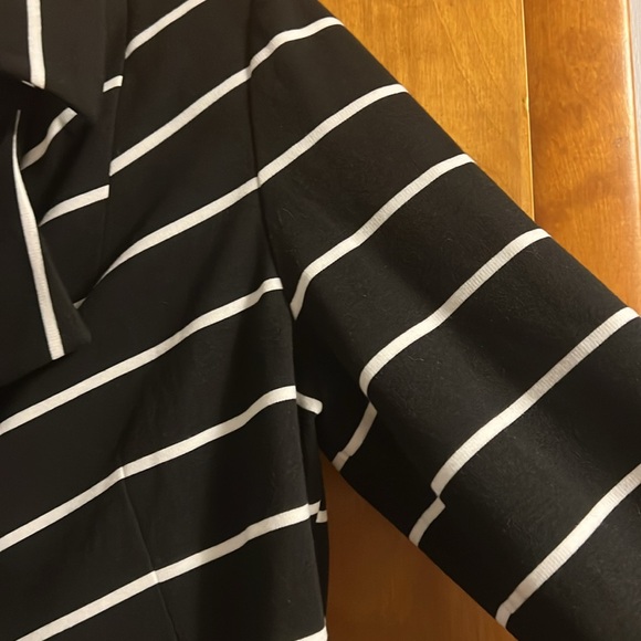 Chicos Blazer Black with White stripes. Size 1 (M size 8) - Picture 4 of 16